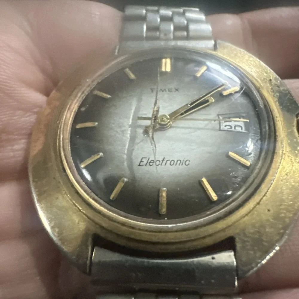 Works VTG Timex Electric Mens Watch 42mm Gray Dial Gold Tone Quartz Fit 7.5